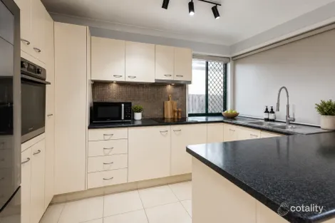 Property photo of 3 Oxbridge Chase Arundel QLD 4214