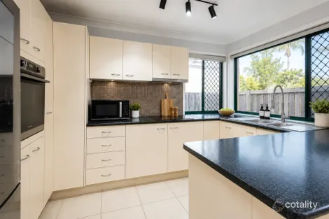 Property photo of 3 Oxbridge Chase Arundel QLD 4214