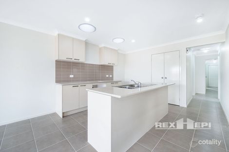 Property photo of 38 Moroak Crescent Clyde North VIC 3978