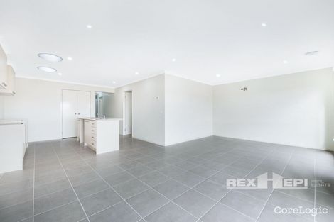 Property photo of 38 Moroak Crescent Clyde North VIC 3978