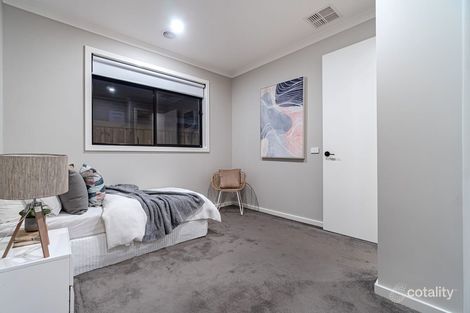 Property photo of 42 Grovedon Circuit Donnybrook VIC 3064
