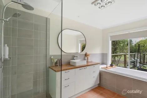 Property photo of 1 Connors Crescent Bannockburn VIC 3331