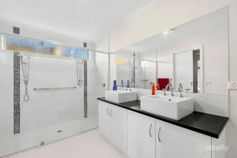 Property photo of 17 Jessie Evelyn Crescent Kyneton VIC 3444
