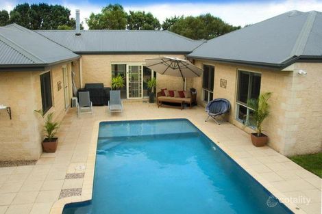6 Larissa Cl, Romsey, VIC 3434