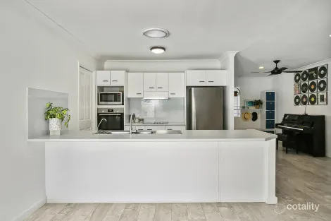 Property photo of 4 Ben Court Mudgeeraba QLD 4213
