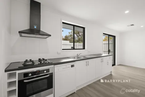 Property photo of 1/17 Cunningham Crescent Pakenham VIC 3810