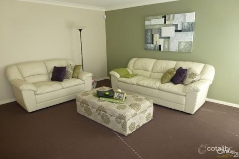 Property photo of 3 Canada Crescent Cameron Park NSW 2285