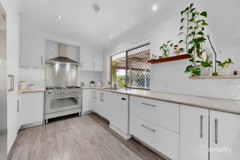 Property photo of 11 Gretel Drive Beachmere QLD 4510