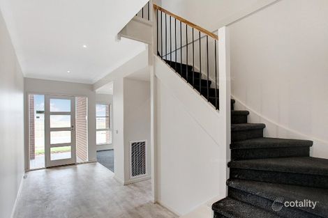 Property photo of 38 Tundra Esplanade Werribee VIC 3030