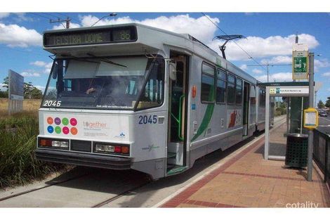 Property photo of 48 Coventry Crescent Mill Park VIC 3082