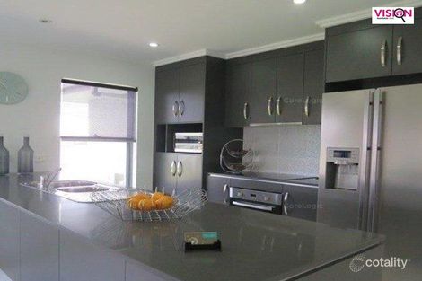 Property photo of 8 Kerrisdale Crescent Beaconsfield QLD 4740