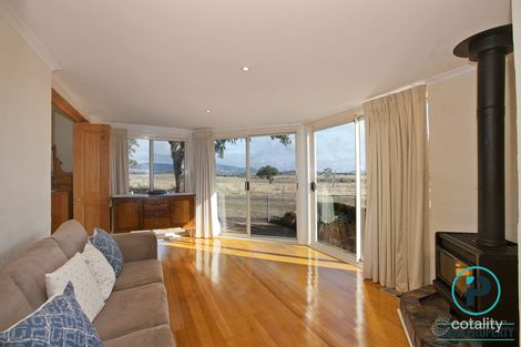 8 Charlton Cres, Gordon, ACT 2906