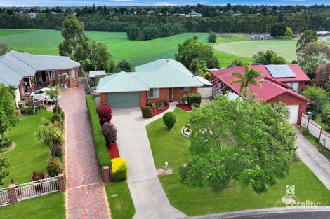 17 Morekana Cres, Eastwood, VIC 3875