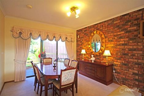 Property photo of 1 Maculosa Court Endeavour Hills VIC 3802