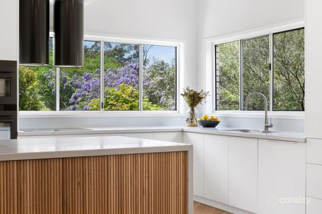 4 Tipuana Pl, Bardon, QLD 4065