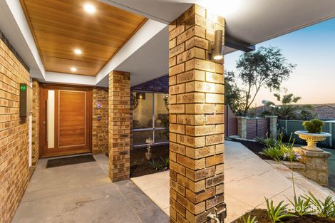 Property photo of 113 Grove Road Lesmurdie WA 6076