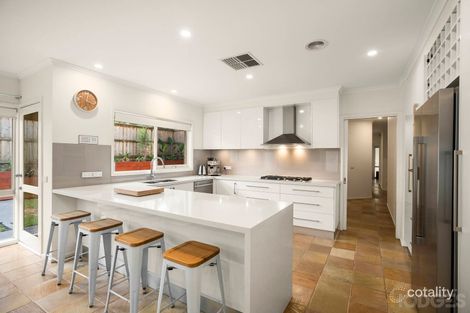 Property photo of 23 Cullen Close Berwick VIC 3806