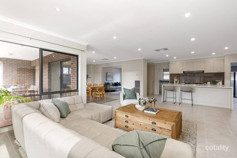 Property photo of 18 Cavan Grove Alfredton VIC 3350