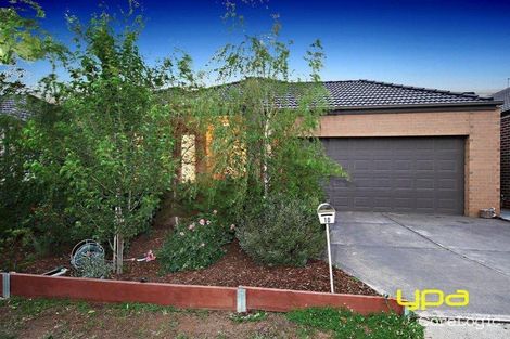 Property photo of 10 Flinders Place Caroline Springs VIC 3023
