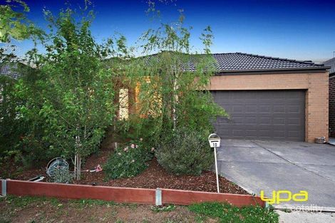 Property photo of 10 Flinders Place Caroline Springs VIC 3023