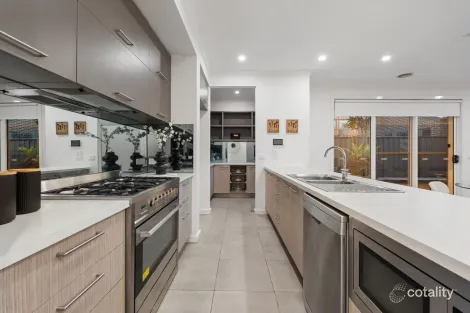 Property photo of 79 Whitfield Crescent Craigieburn VIC 3064
