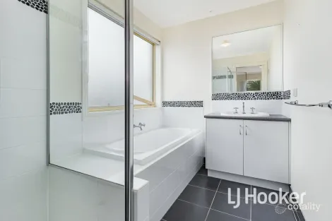 Property photo of 3/18-20 Ben Drive Pakenham VIC 3810