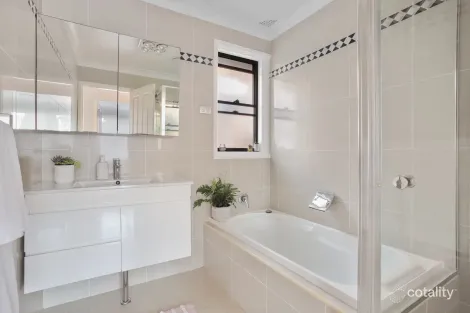 Property photo of 3 Greenmeadows Crescent Toongabbie NSW 2146