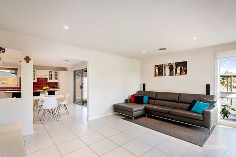 Property photo of 15 Malua Crescent Mill Park VIC 3082