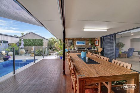 32 Blue Water Bvd, Mulambin, QLD 4703