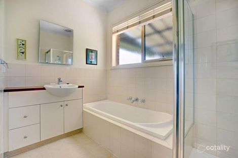 Property photo of 2/30-32 Holland Road Blackburn South VIC 3130