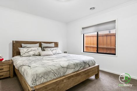 Property photo of 31 Chesney Circuit Clyde VIC 3978
