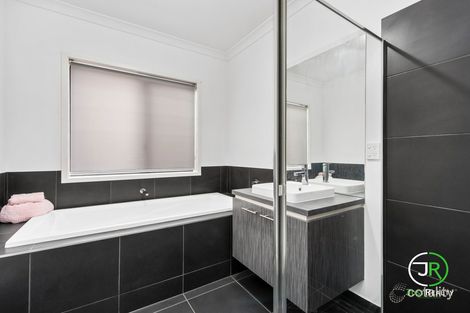 Property photo of 31 Chesney Circuit Clyde VIC 3978