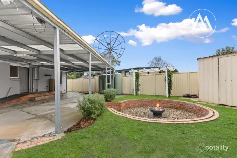 Property photo of 1 Mulberry Crescent Frankston North VIC 3200