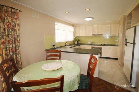 Property photo of 32 Akma Court Taylors Lakes VIC 3038
