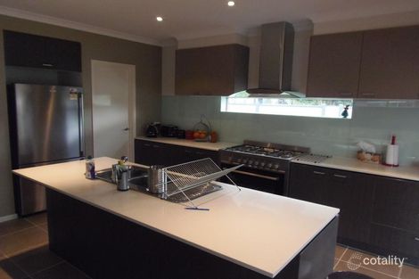 Property photo of 17 Botanical Drive Caroline Springs VIC 3023