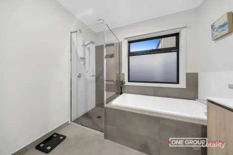 Property photo of 2 Tarlo Walk Wollert VIC 3750