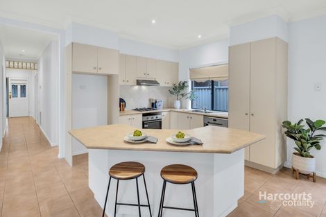 Property photo of 21 Moreton Close Caroline Springs VIC 3023