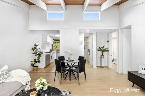 2/7 CARRAMAR AVE, GLEN WAVERLEY, VIC 3150