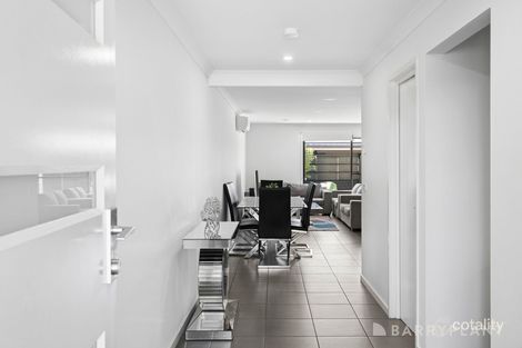 Property photo of 30 Fragrance Terrace Manor Lakes VIC 3024