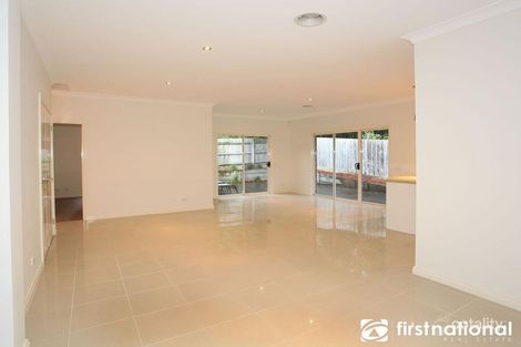Property photo of 2/10 York Road Berwick VIC 3806