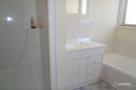 Property photo of 4 Endeavour Court Lakes Entrance VIC 3909
