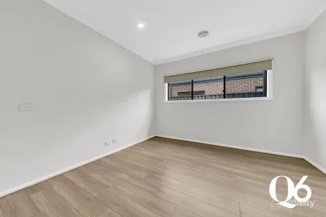 Property photo of 82 Riverside Concourse Cobblebank VIC 3338