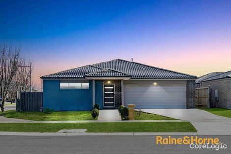 Property photo of 8 Silverbay Avenue Point Cook VIC 3030