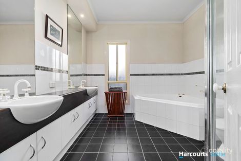 Property photo of 11 Lancaster Way Beaconsfield VIC 3807