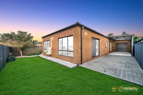 Property photo of 32 Brockwell Crescent Manor Lakes VIC 3024