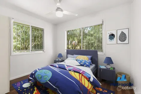 Property photo of 27 Pareena Crescent Mansfield QLD 4122