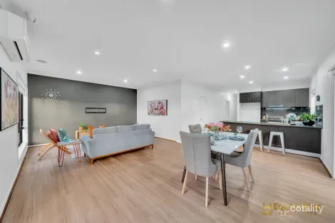 Property photo of 32 Brockwell Crescent Manor Lakes VIC 3024