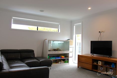 Property photo of 33 Timbertop Crescent Drouin VIC 3818