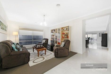 Property photo of 5 Elmswood Boulevard Keysborough VIC 3173