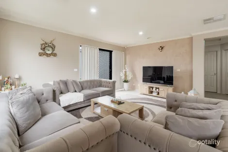 Property photo of 6 Upton Street Roxburgh Park VIC 3064